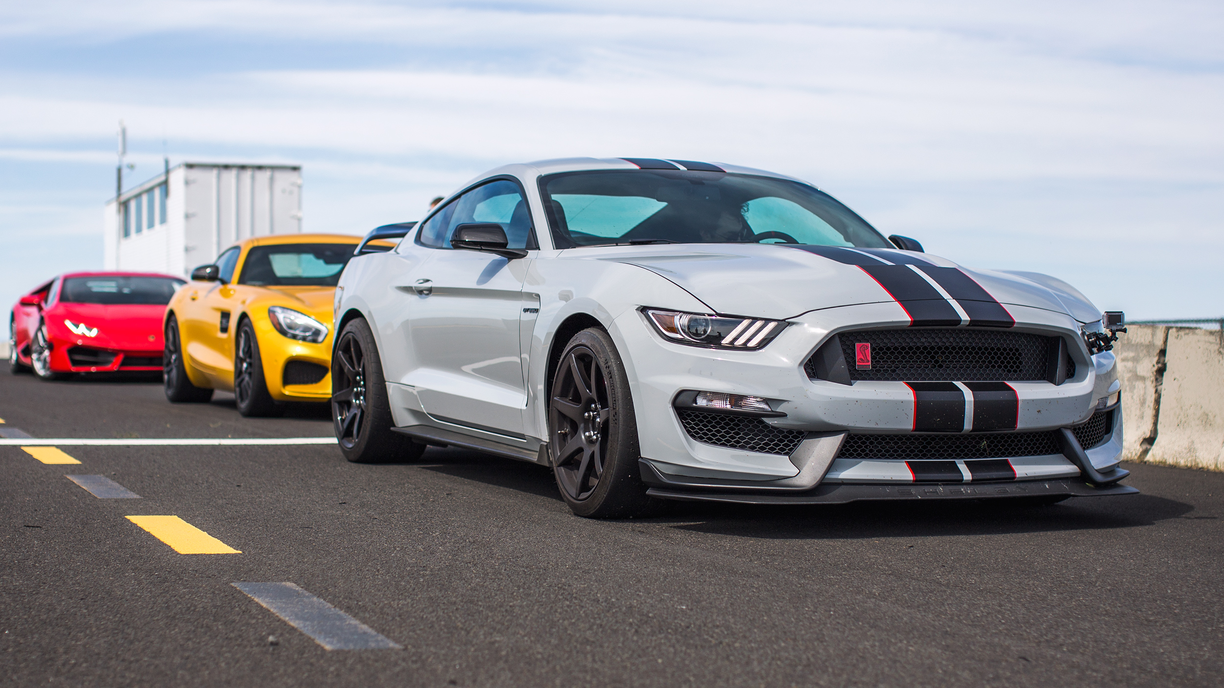 2016 car awards mustang gt350r