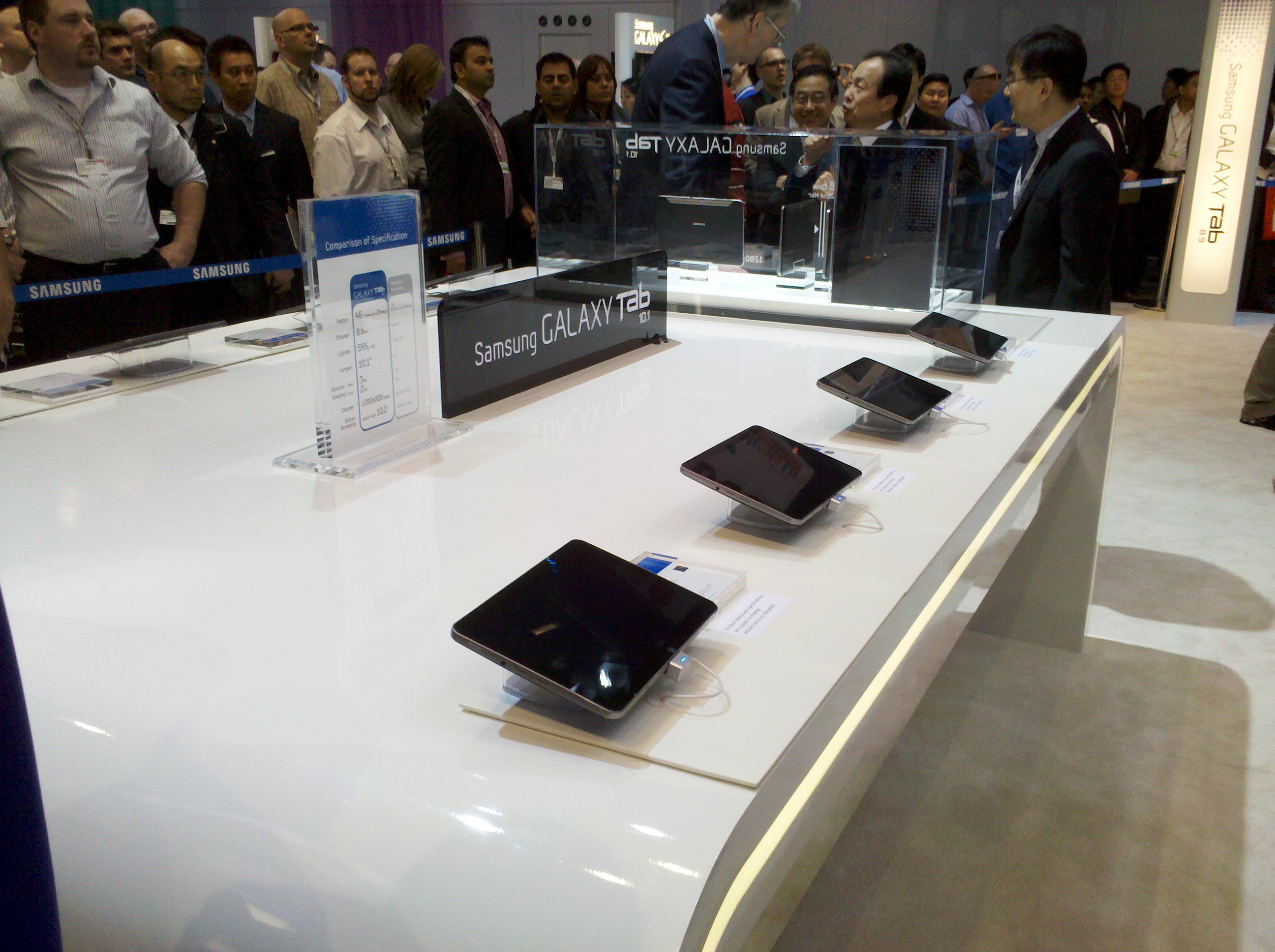 samsung-ctia-2011-galaxy-tab-10-old-on-display