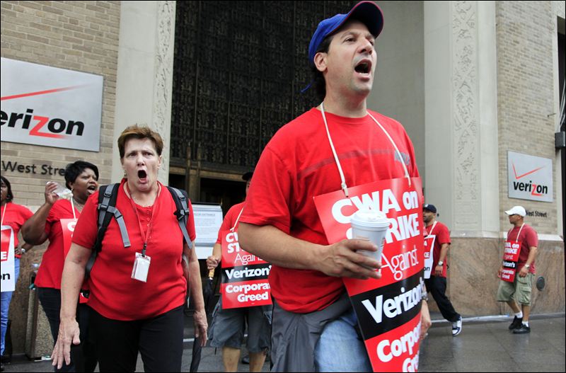 striking-verizon-workers