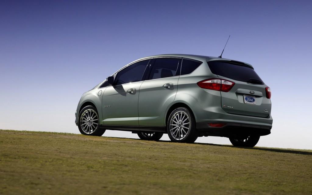 2013 Ford C-Max Energi rear three-quarter view