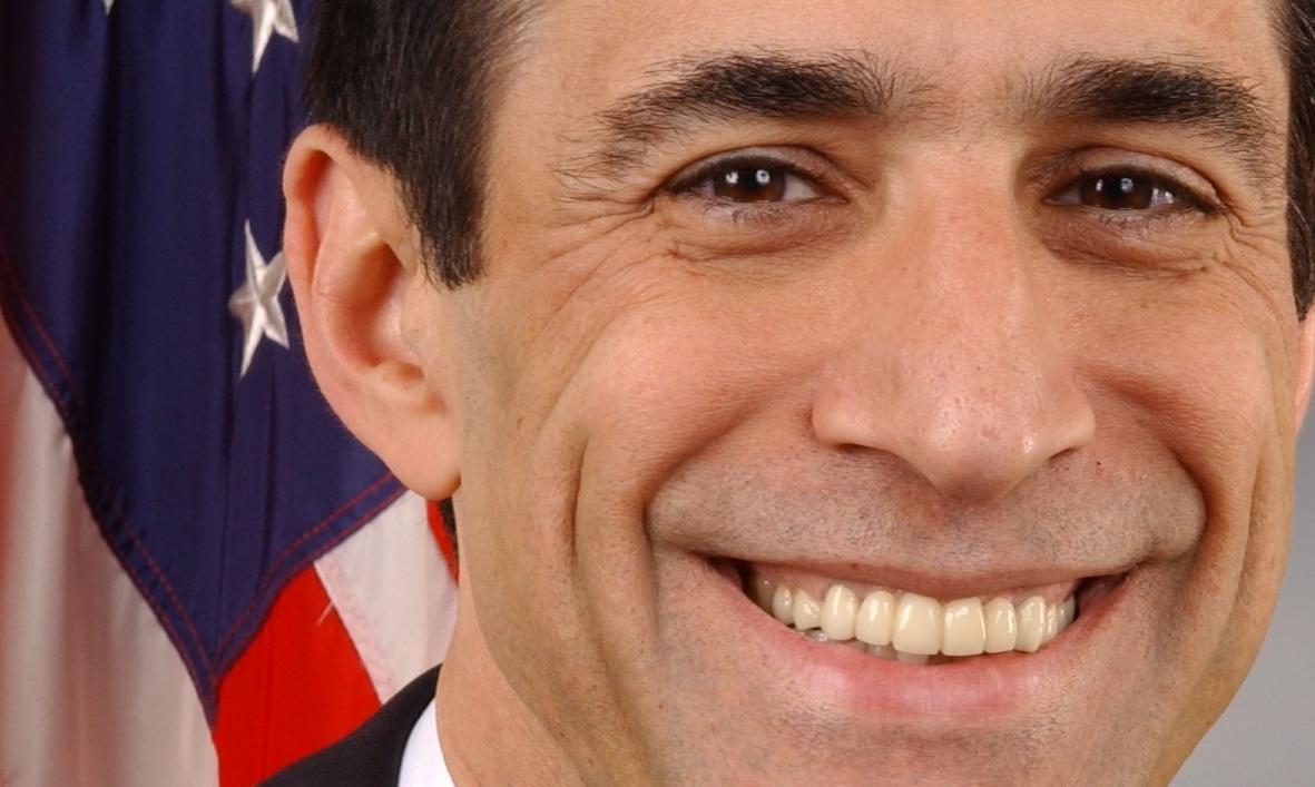 Rep. Darrell Issa signs Declaration of Internet Freedom