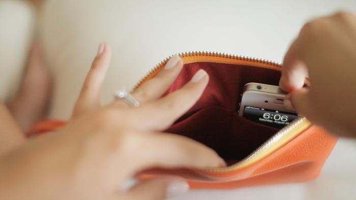 Everpurse wireless charging purse