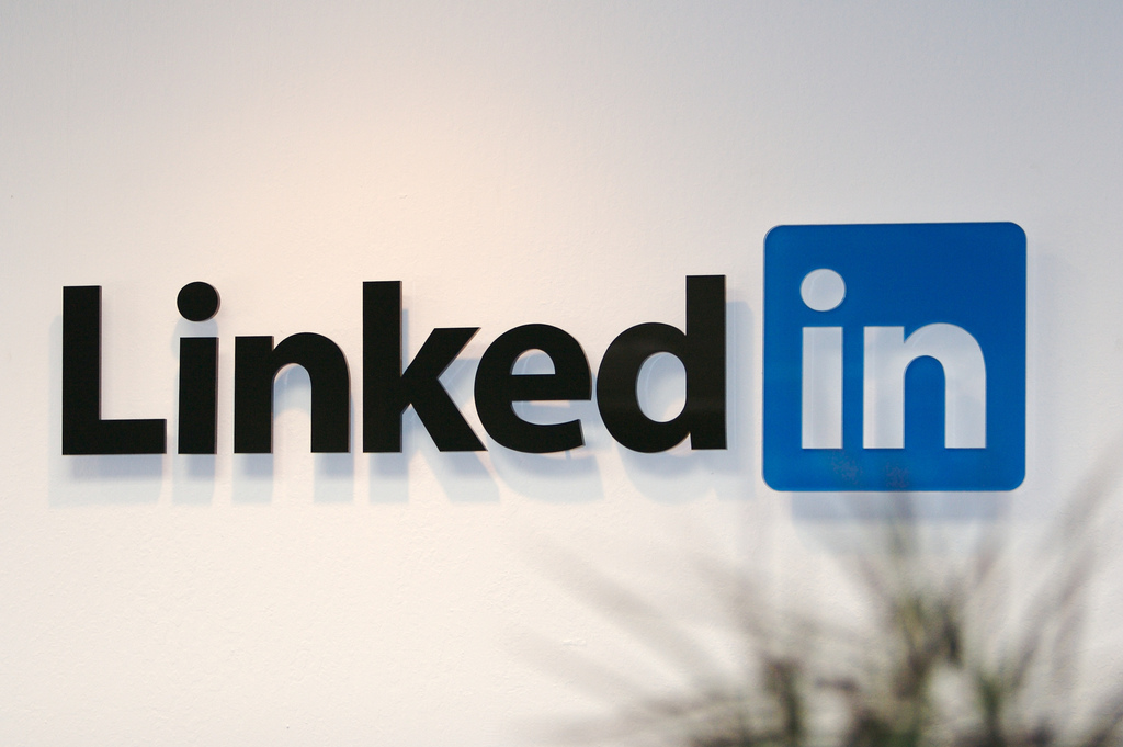 how to use LinkedIn