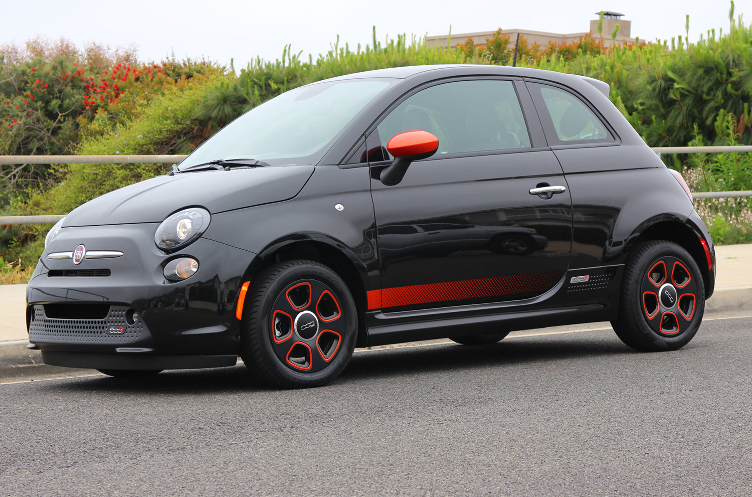 2013 fiat 500 e exterior left side 3