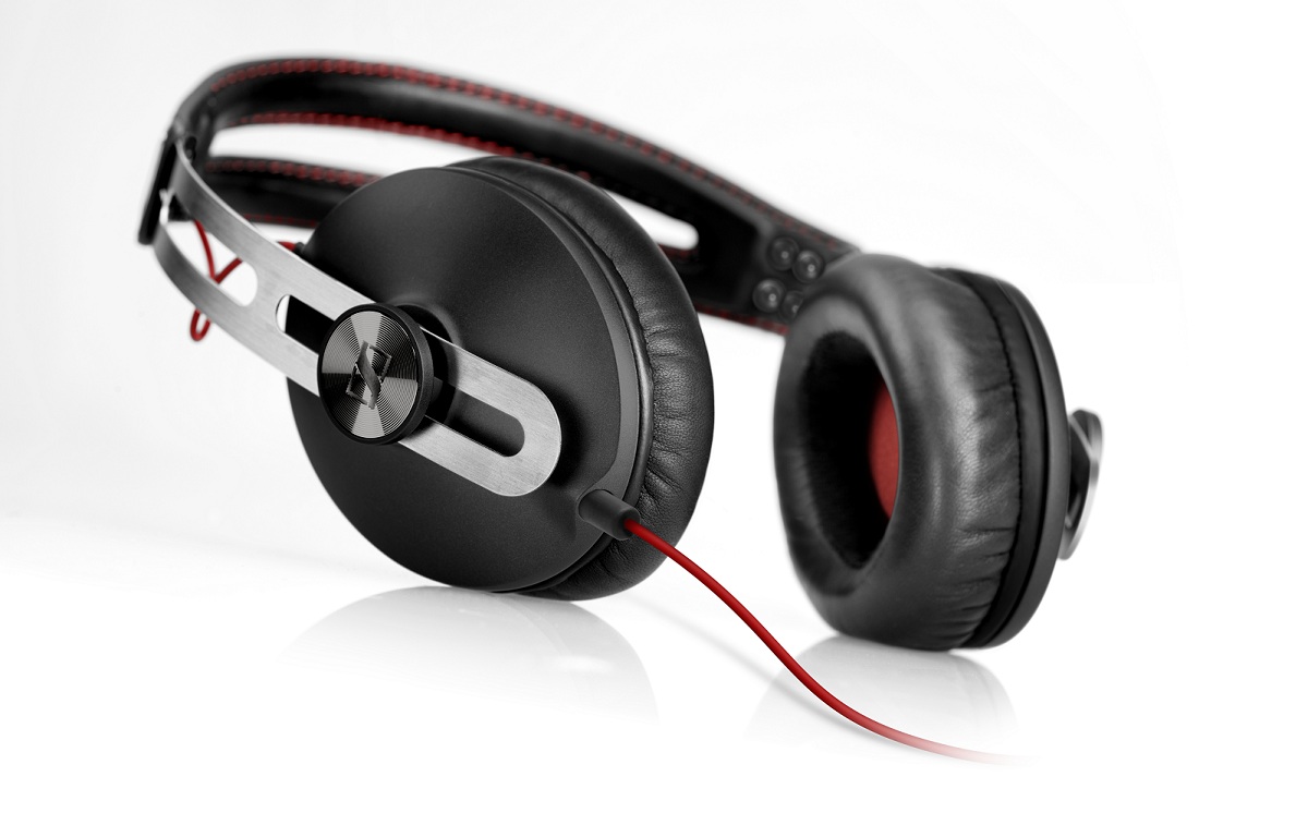 sennheiser-momentum-black-headphones-2