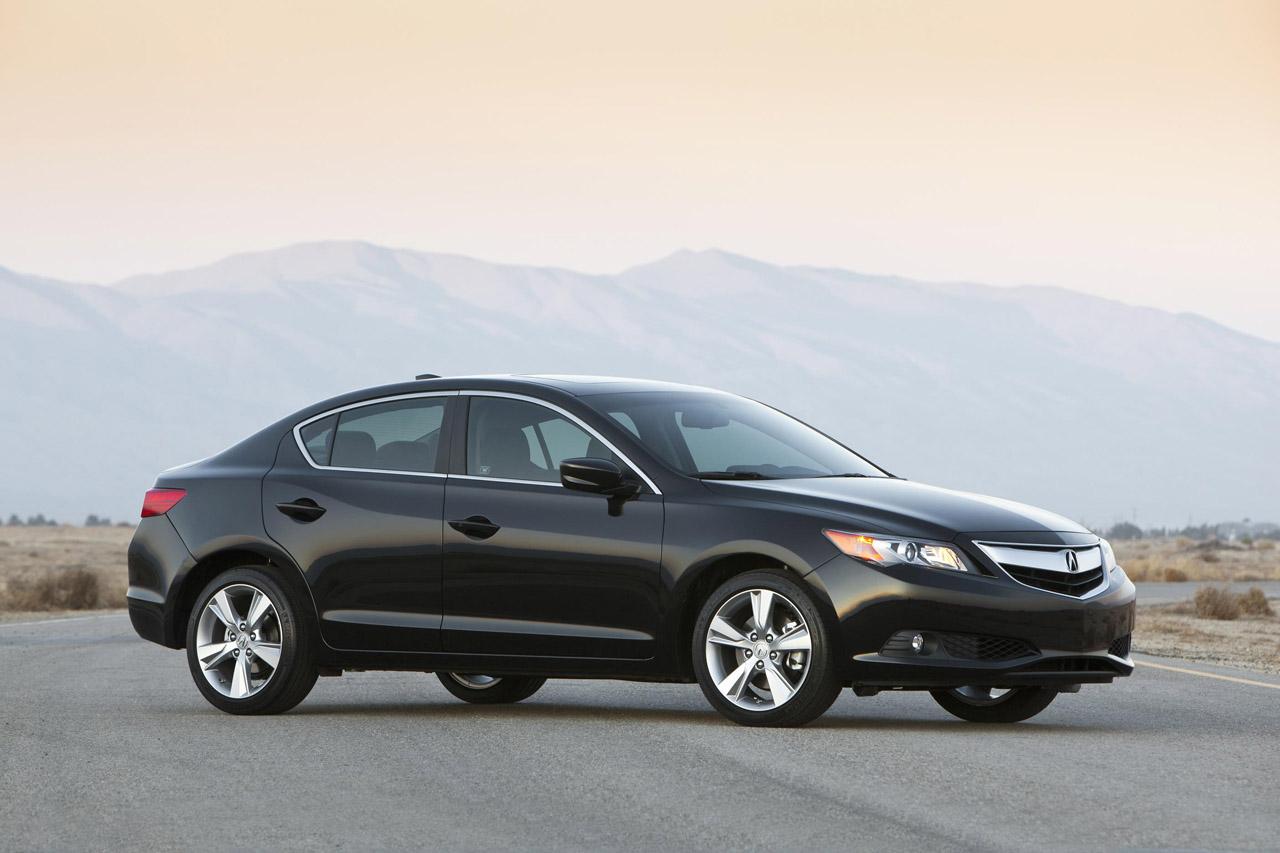 2014 Acura ILX front three quarter