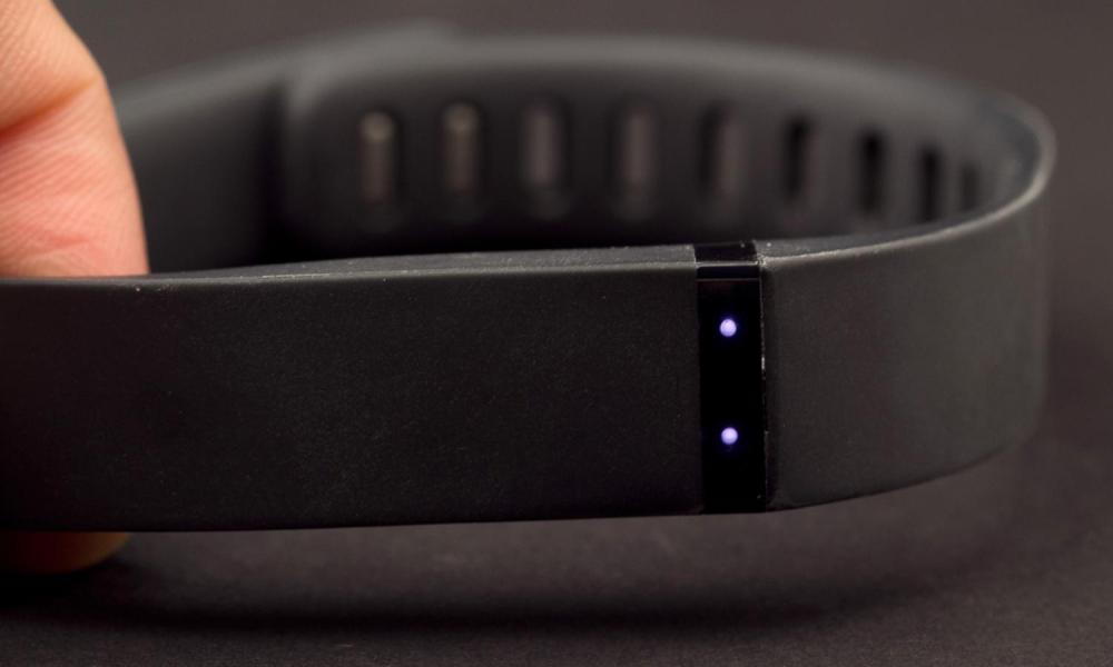 FitBit Flex review side indicator