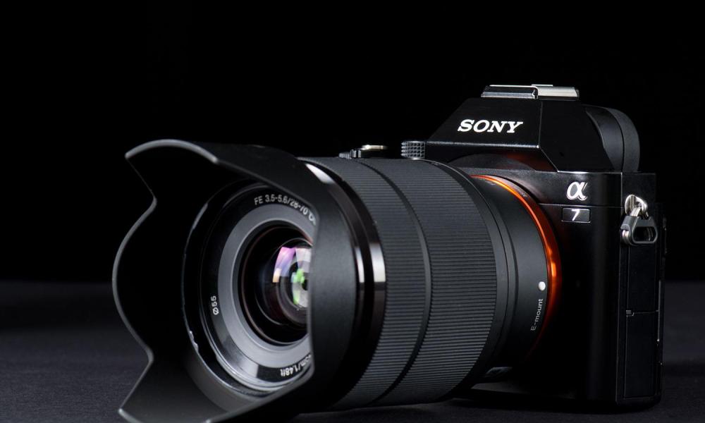 Sony-Alpha-7-full-2