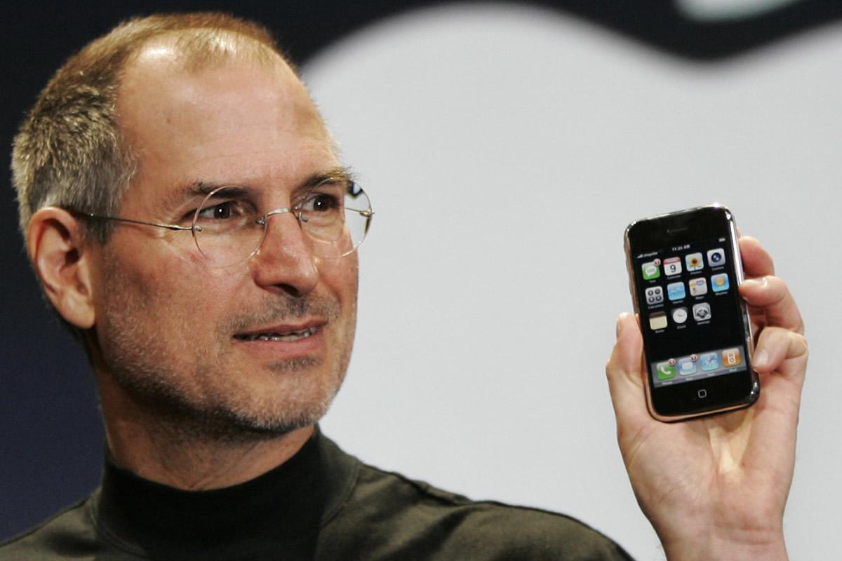 iphone milestones steve jobs