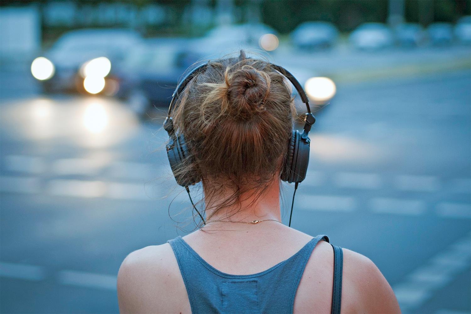 audio aware warns distracted users of dangerous sounds headphones traffic