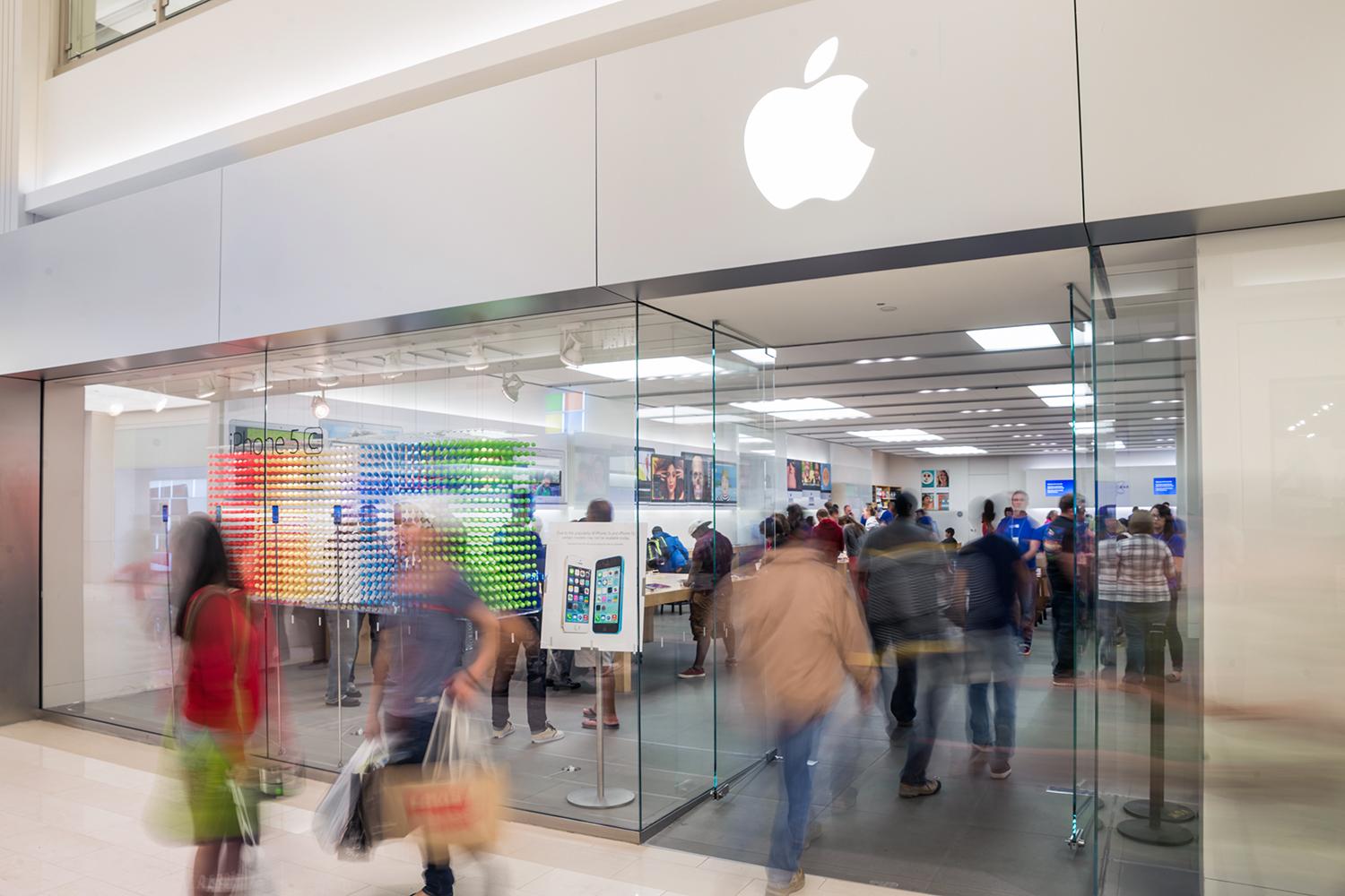 apple store about to roll out design changes iphone