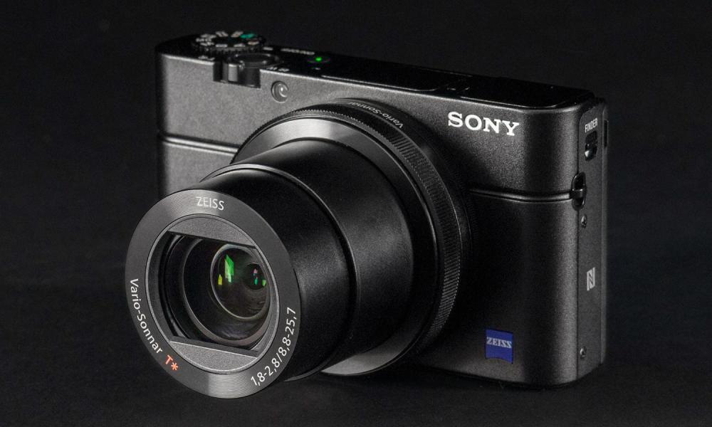 Sony Cybershot RX100 Mark III front angle lens extended