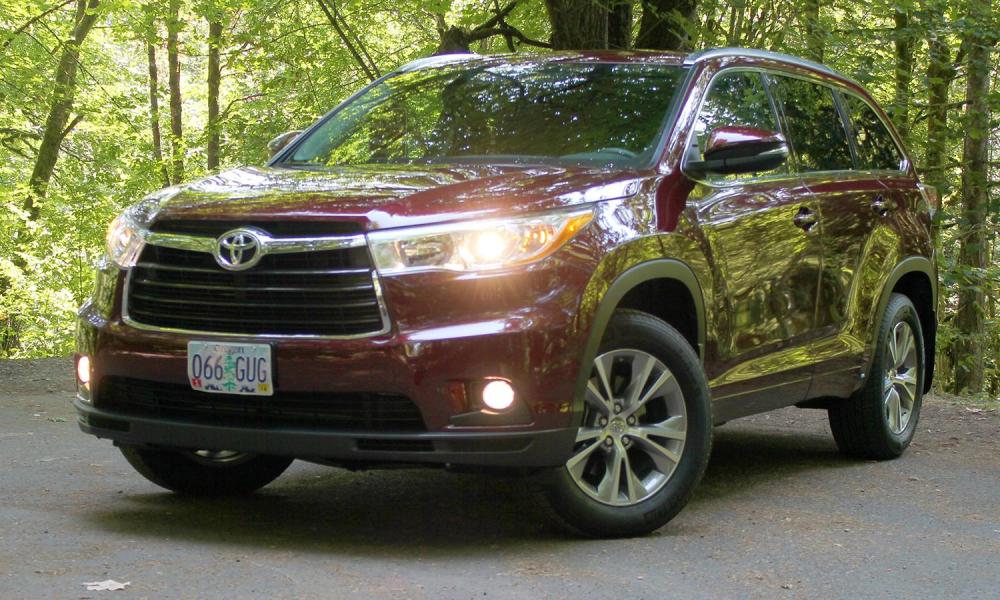 2014 Toyota Highlander XLE front angle main