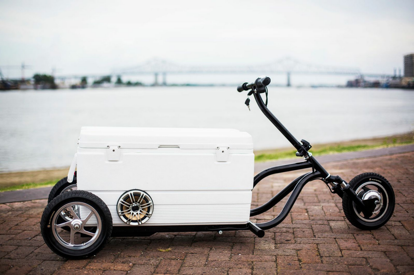 move coolest cooler krewser ice chest can drive around screen shot 2014 09 26 at 1 41 48 pm