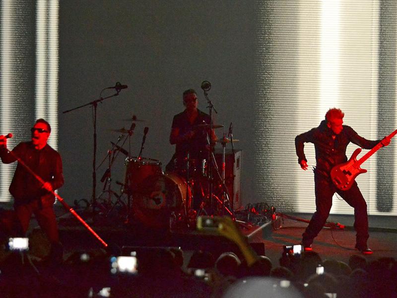 free u2 album may cost apple 100 million