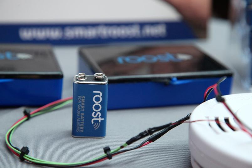 roost smart battery adds smartphone connectivity oldschool smoke alarm