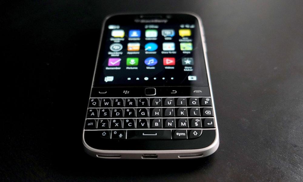 BlackBerry Classic bottom