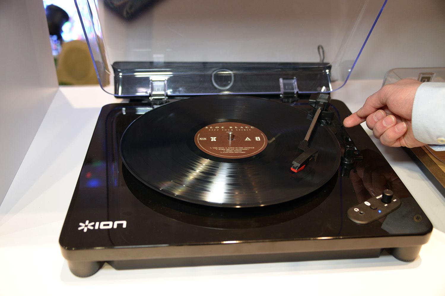 Ion Bluetooth Turntable 7