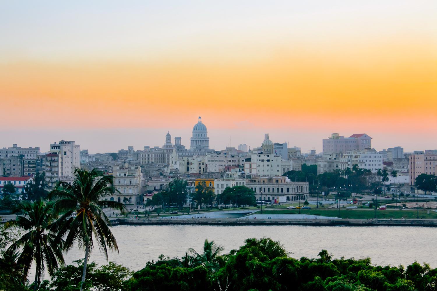 att roaming service cuba havana sunset