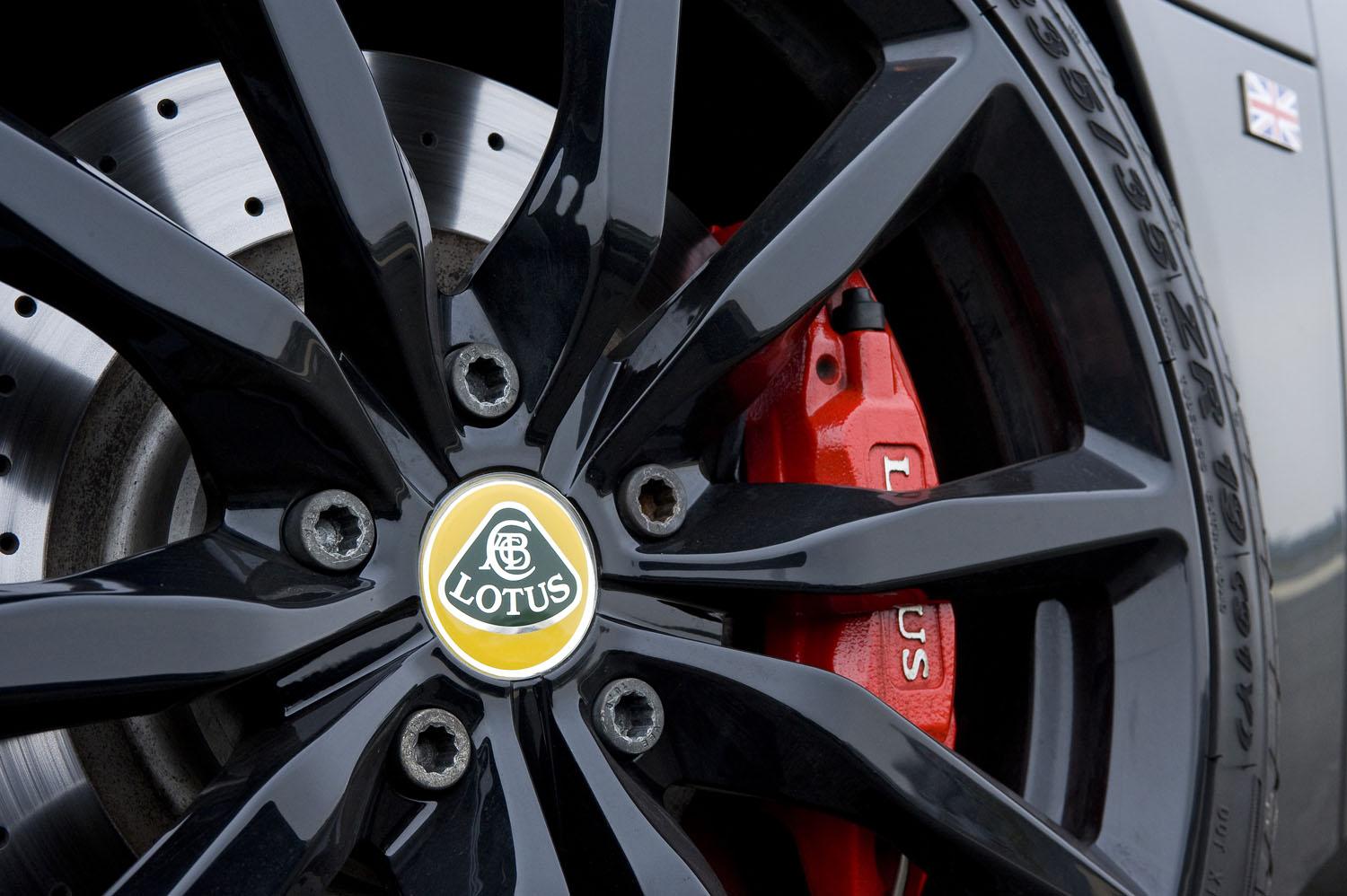 lotus super elise news specs rumors wheel logo 1