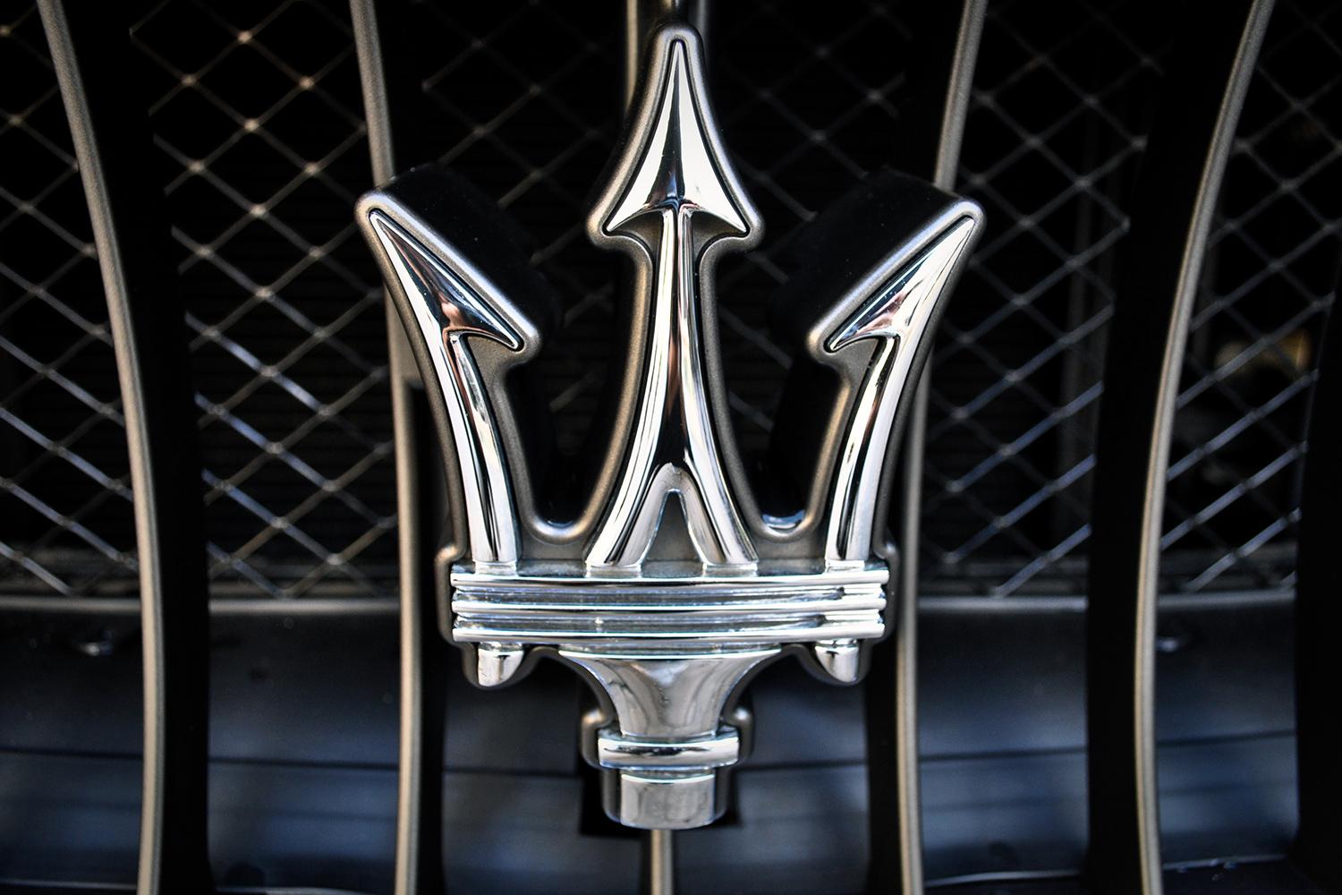 maserati electrified 2019 emblem