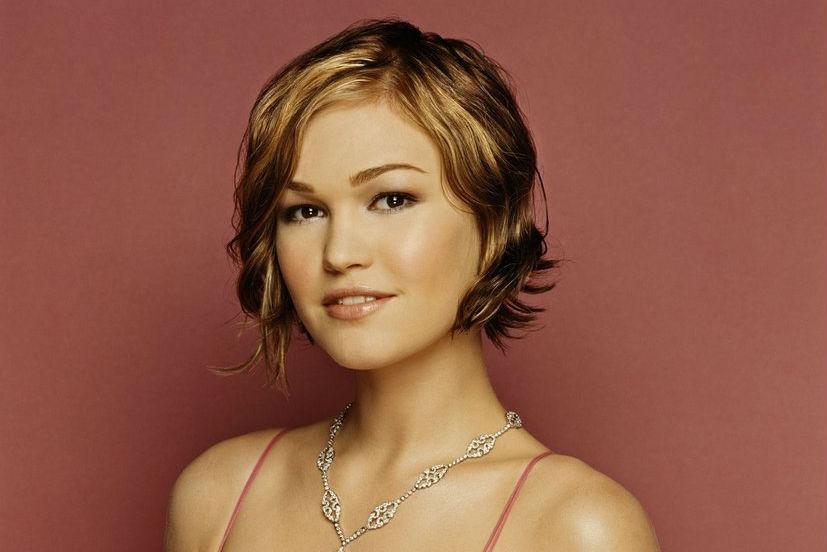 julia stiles bourne head shot