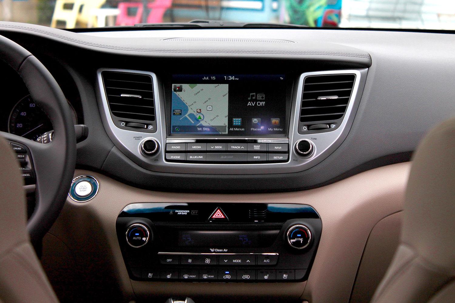 2016 Hyundai Tuscon Limited center console