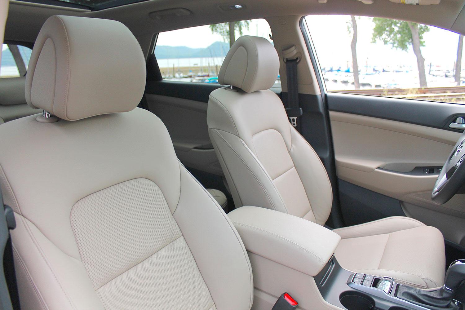 2016 Hyundai Tuscon Limited front seats