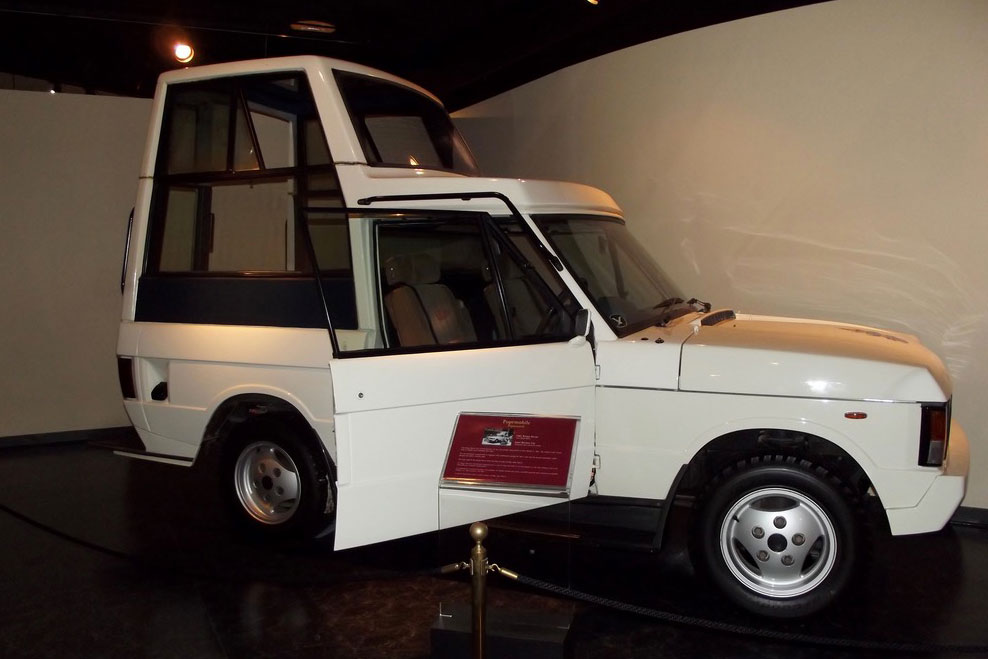 10 sweet popemobiles that will make you wish held the keys of heaven 1982 range rover popemobile 3