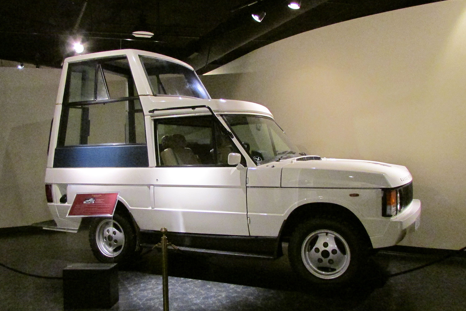 10 sweet popemobiles that will make you wish held the keys of heaven 1982 range rover popemobile 5