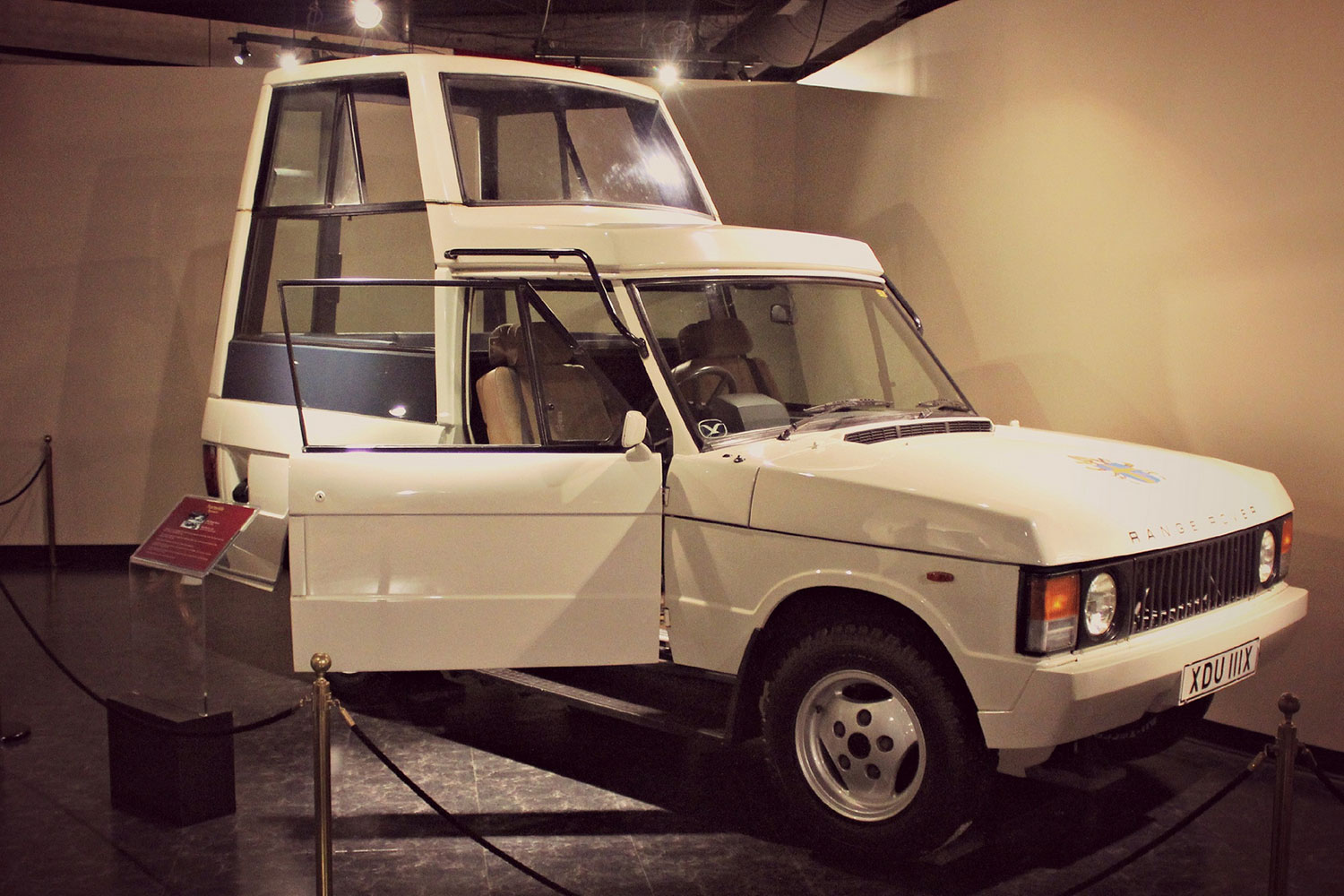 10 sweet popemobiles that will make you wish held the keys of heaven 1982 range rover popemobile 6