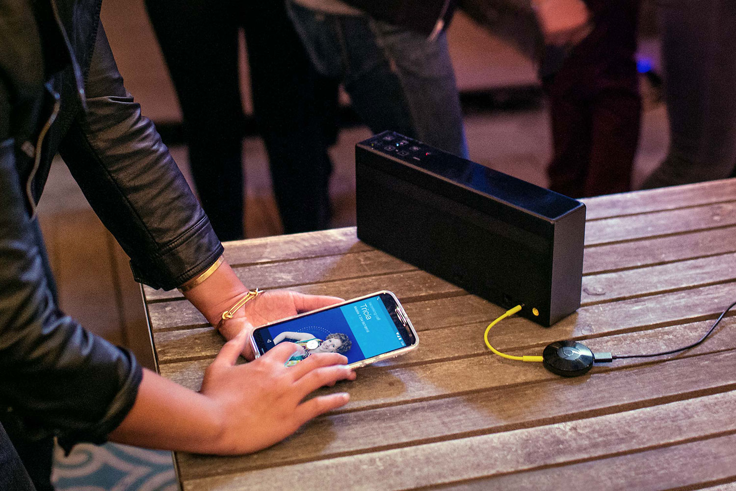 apple snubs google chromecast audio invite speaker 3