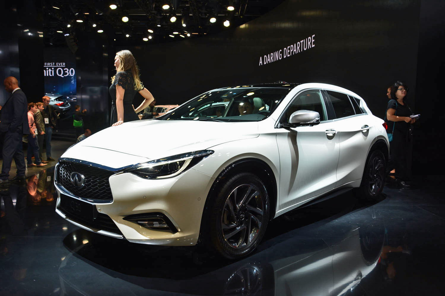 2016 infiniti q30 pictures specs performance infinitiq30frankfurt 1