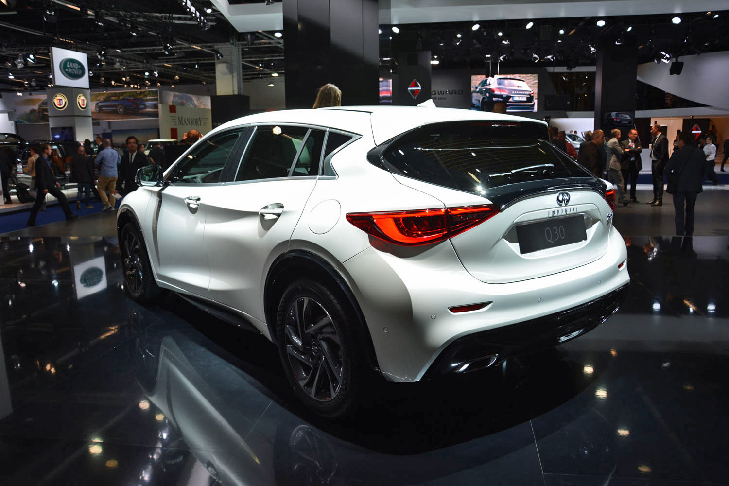 2016 infiniti q30 pictures specs performance infinitiq30frankfurt 4