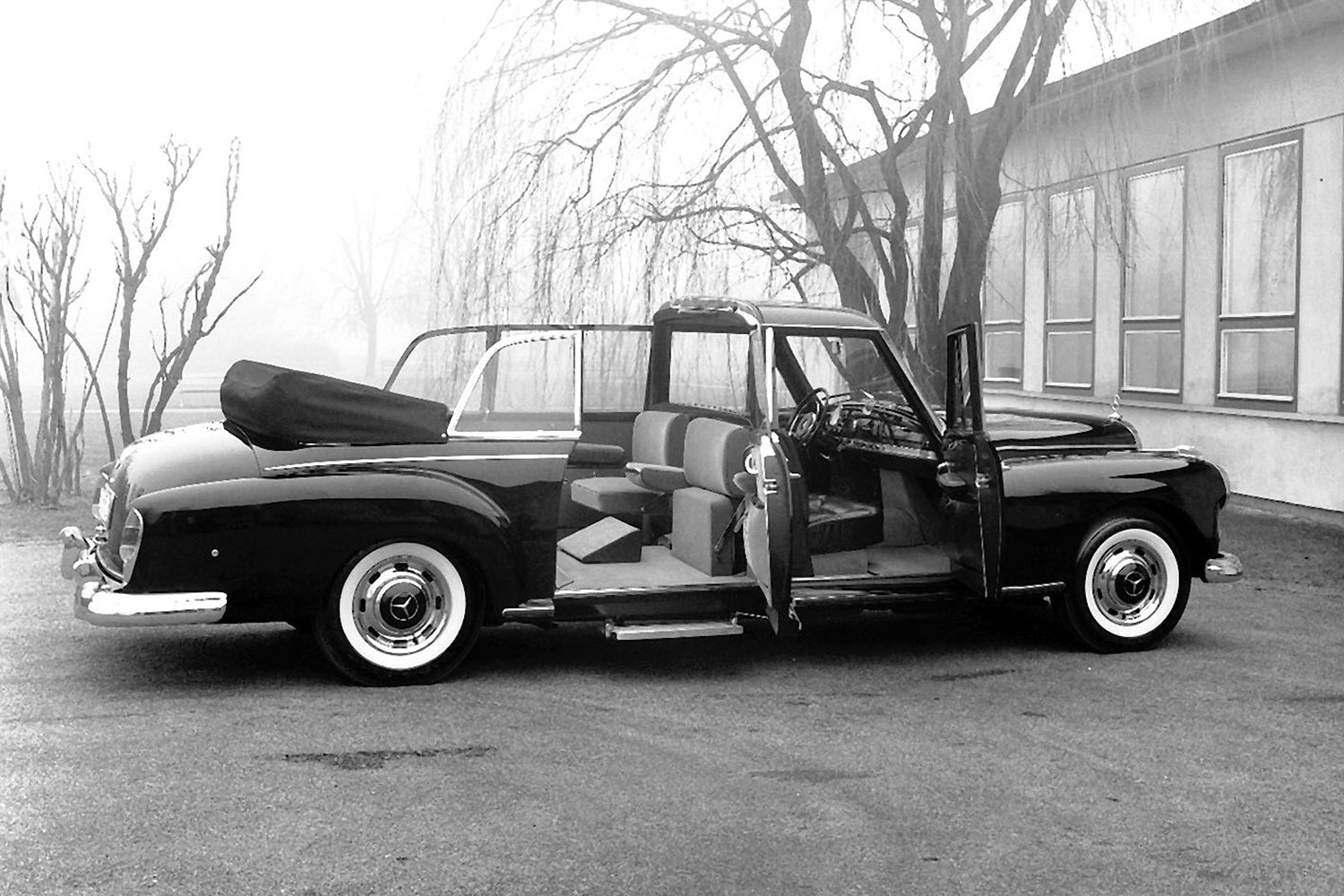 10 sweet popemobiles that will make you wish held the keys of heaven mercedes benz 300d 889259papstwagen16 1960