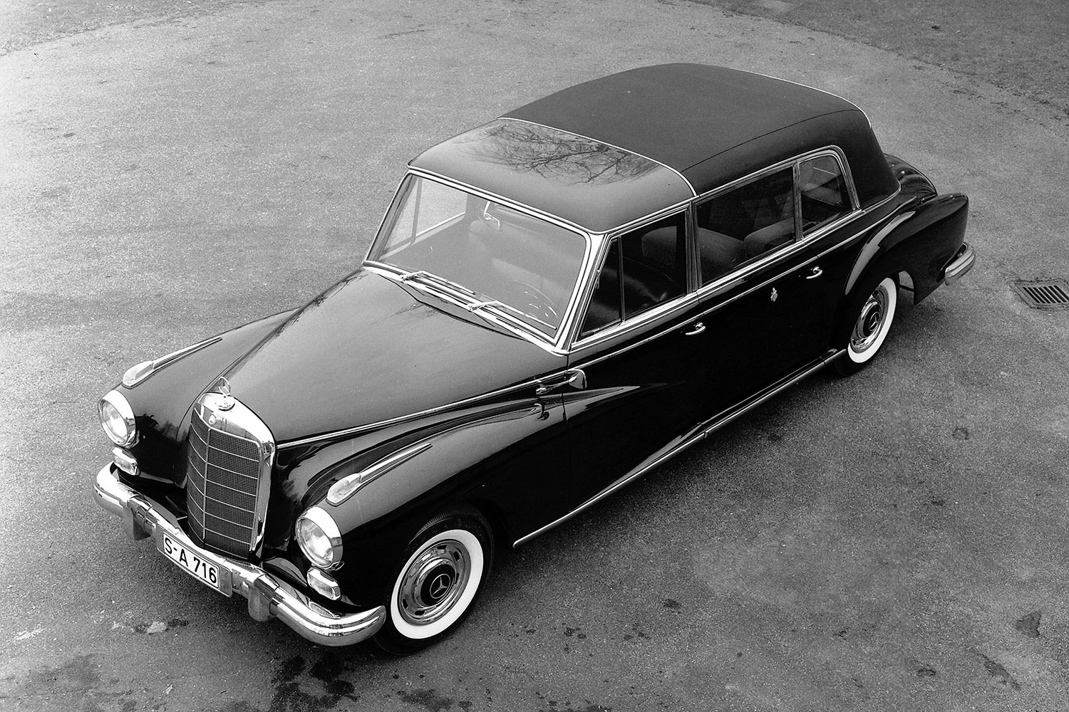 10 sweet popemobiles that will make you wish held the keys of heaven mercedes benz 300d 889269papstwagen17 1960