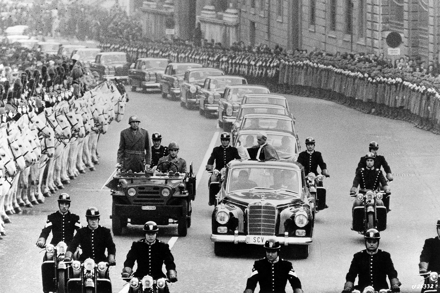 10 sweet popemobiles that will make you wish held the keys of heaven mercedes benz 300d papstwagen21 1960