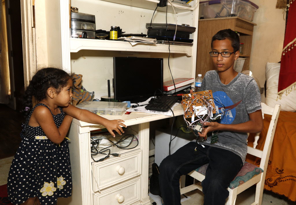 teen becomes internationally famous after his homemade clock is mistaken for a bomb posingdig