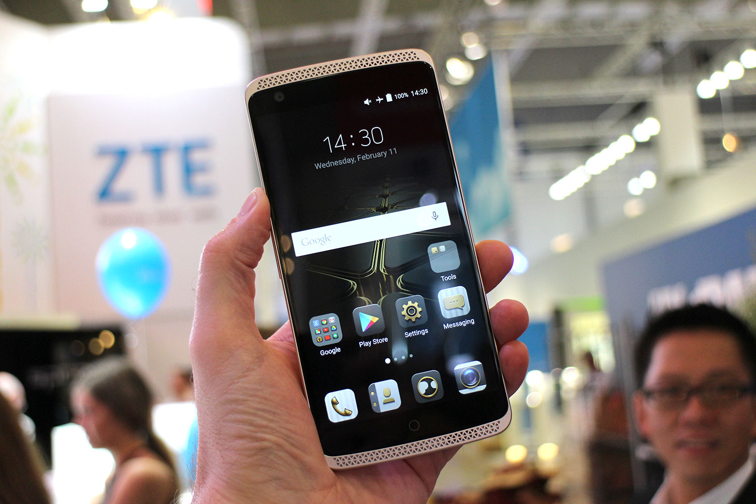 ZTE Axon Elite