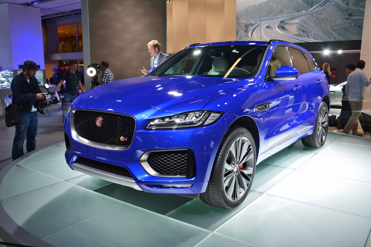 jaguar f pace global debut video pictures specs news frankfurt 1