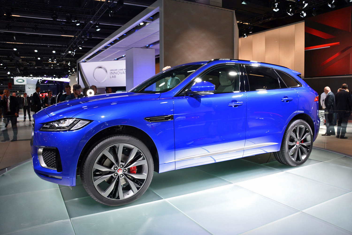 jaguar f pace global debut video pictures specs news frankfurt 4