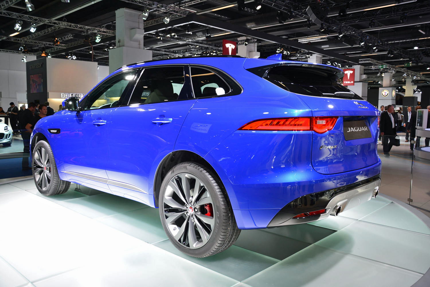 jaguar f pace global debut video pictures specs news frankfurt 6