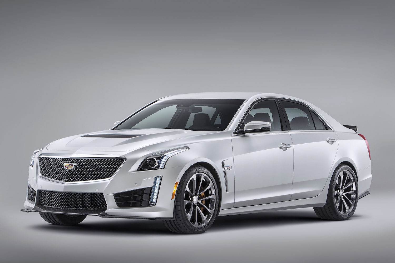 2016-cadillac-cts-v front angle