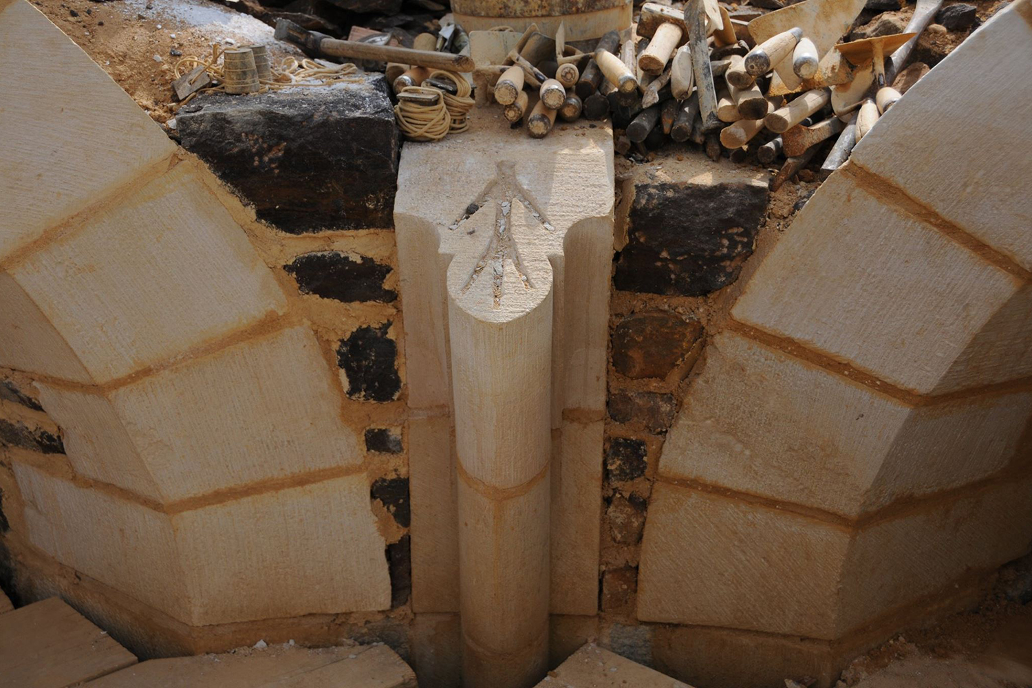 the guedelon castle is being built with 13th century techniques gu  delon 0070