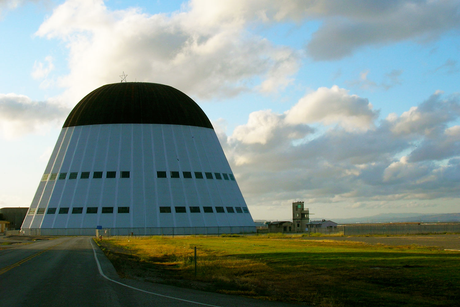 google quantum computer 100 million main hangar ames research center mountain view california