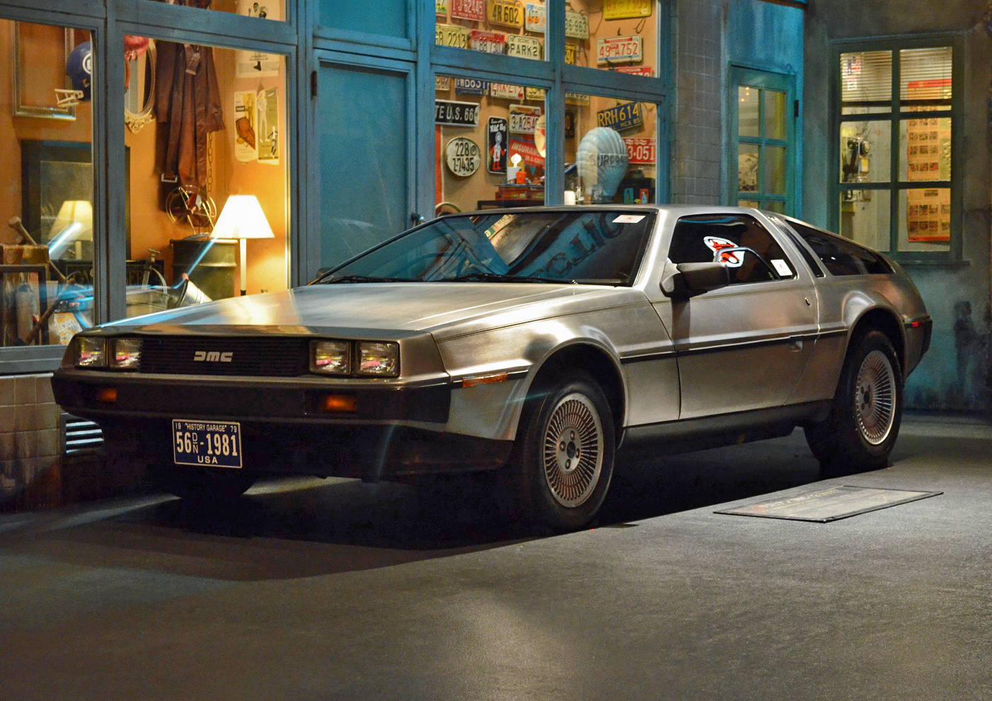 DeLorean DMC-12