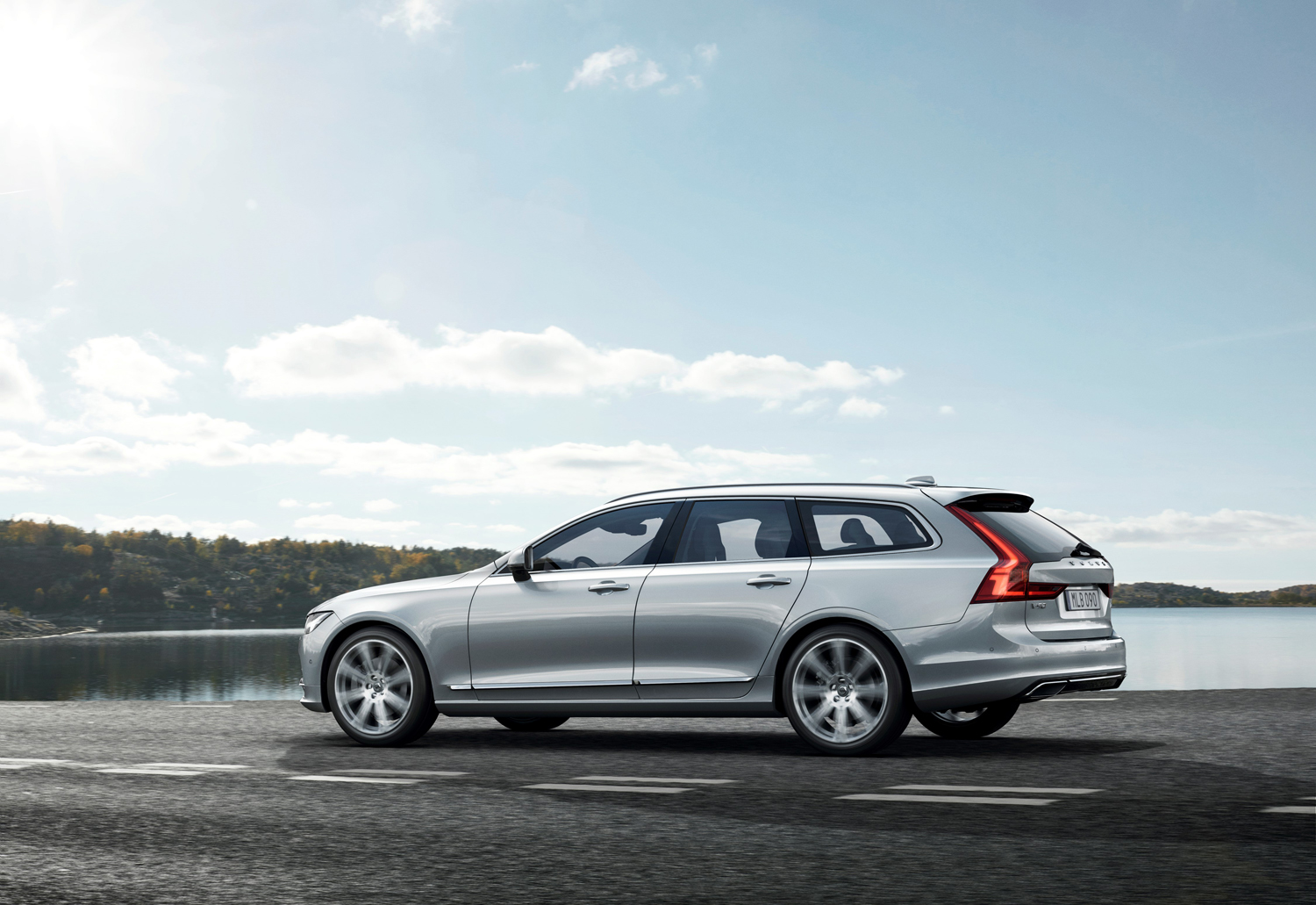 2017 Volvo V90