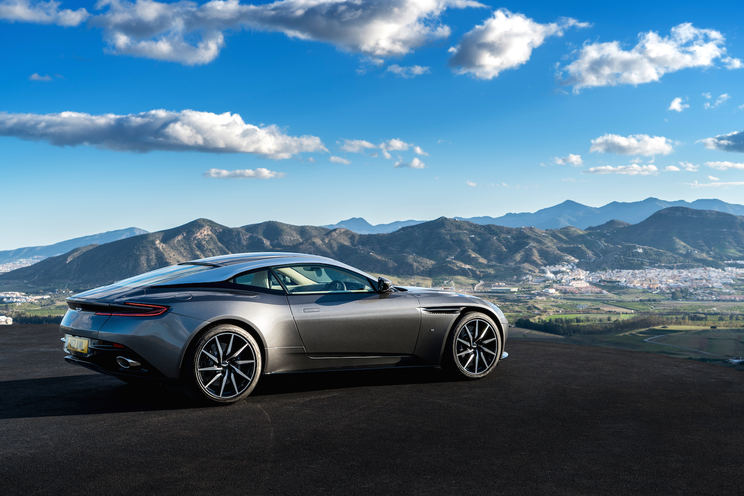 Aston Marin DB11