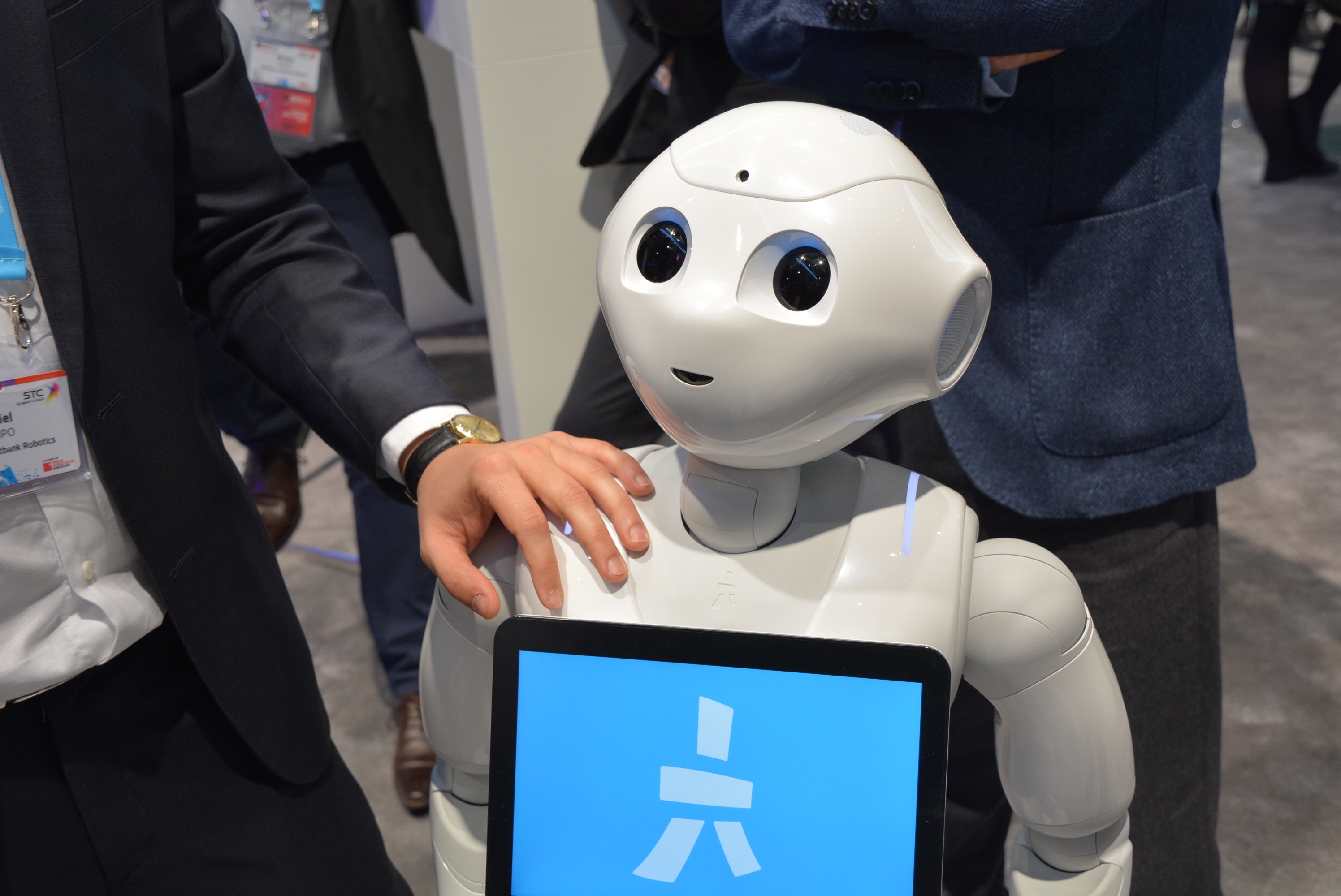 pepper the human shaped robot mwc 2016 dsc 1240