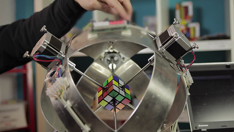 Rubik's Cube Robot